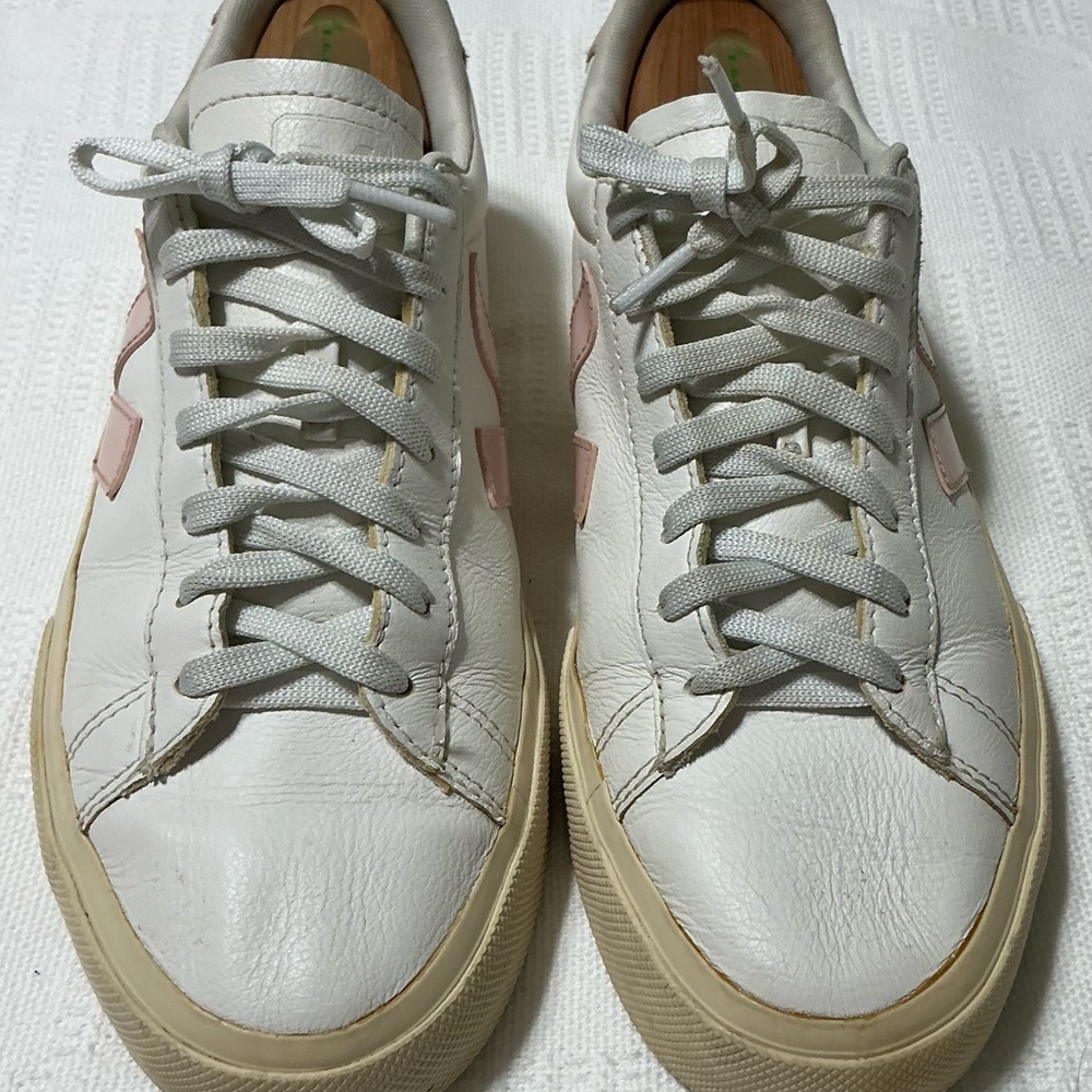 Veja Campo Leather Sneakers for Women, size 9 - Picture 3 of 13